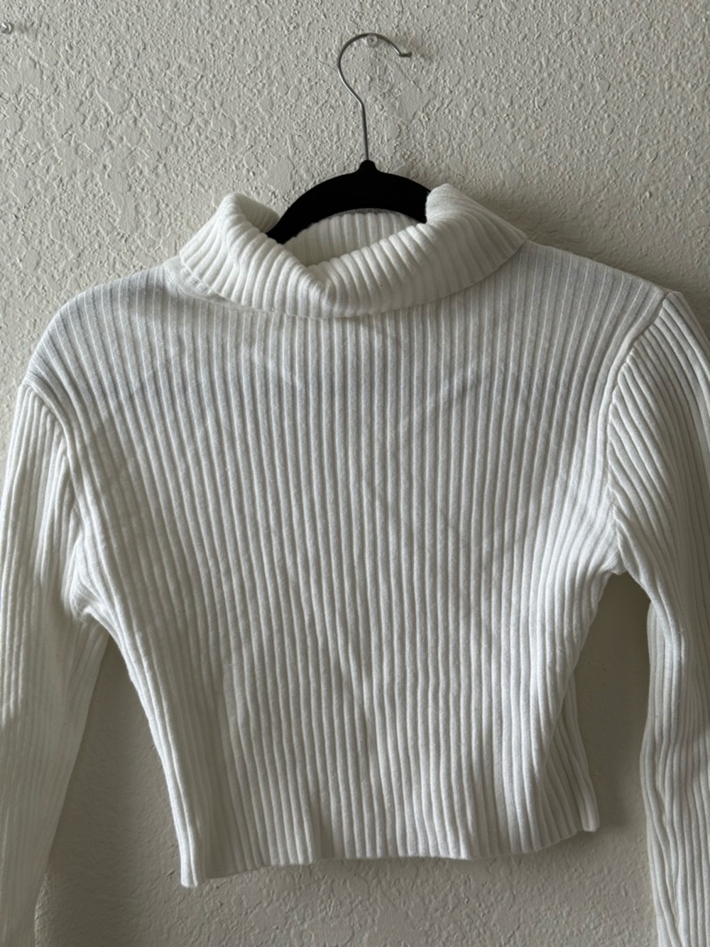 Cropped Ribbed Turtleneck Sweater - White - Picture 2 of 2